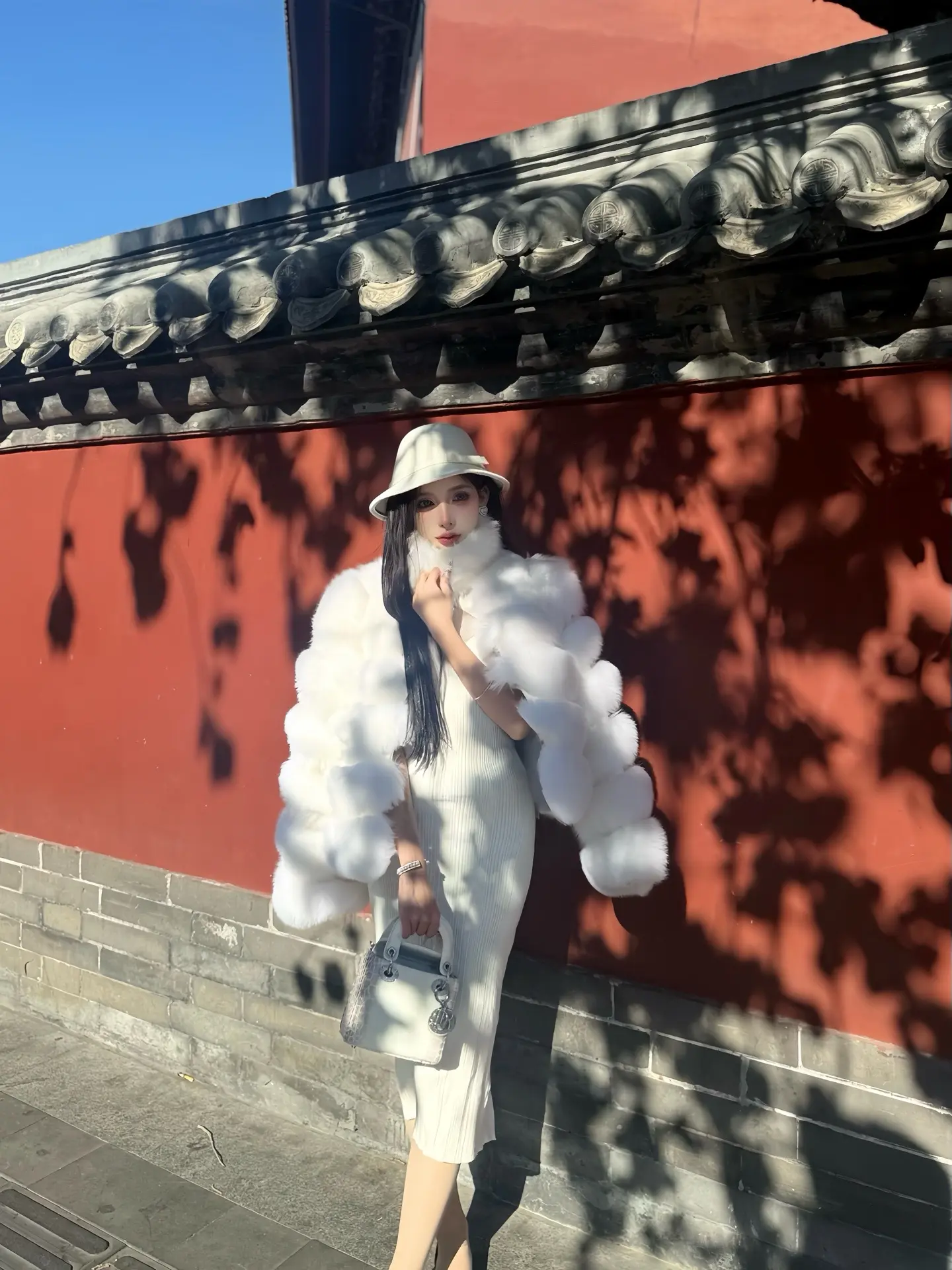 人总是喜欢反季节的东西 就像幸福后知后觉