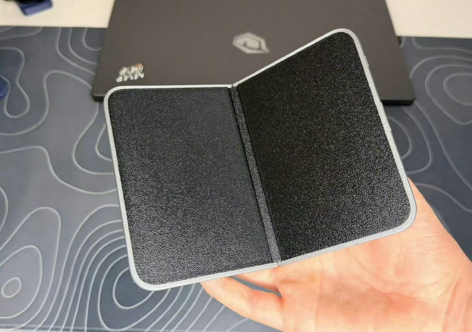 折叠屏iphone外观实锤  iPhone折叠屏经常上热搜啊，样子早就看到过了，