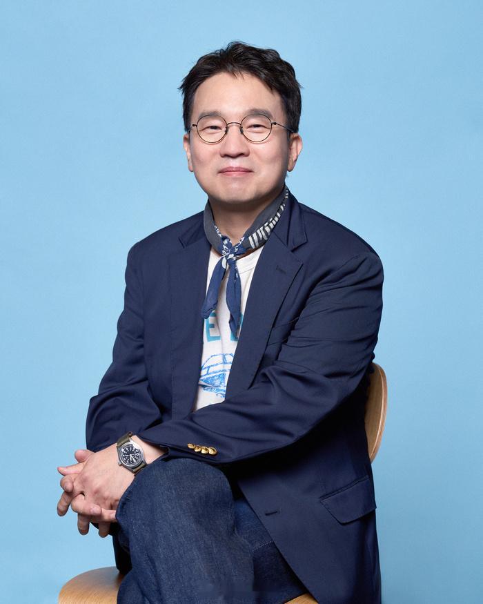 【柳仁植导演谈及执导Netflix《超能路人甲》】柳仁植表示:“这是我长久以来一