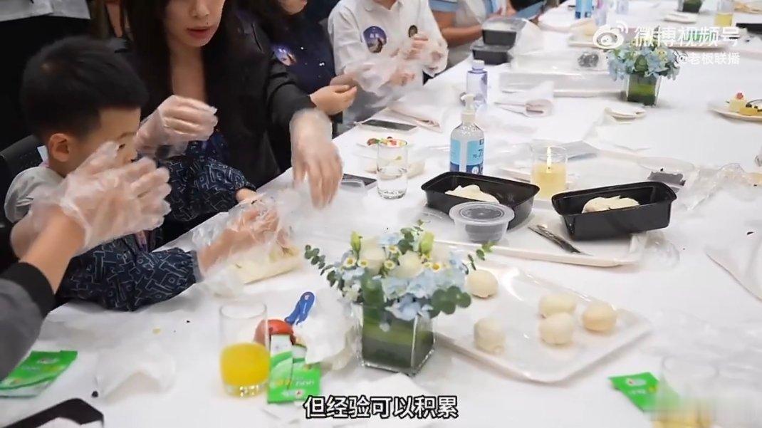上海家长总结五一带娃出行邪修操作五一带娃何必硬扛？上海家长这波邪修操作太绝了！拒
