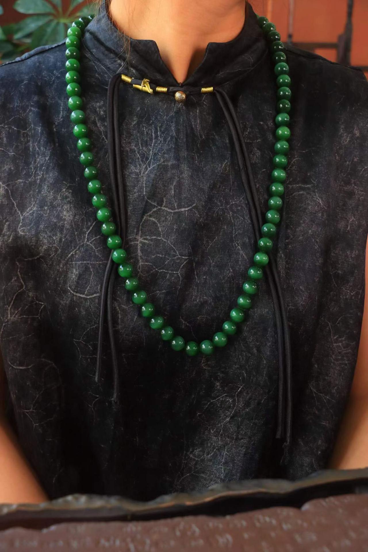 收藏🔥〈猫眼⚡️·项链〉

精品和田玉老坑猫眼碧玉项链 🌹玉质温润细腻 佩戴