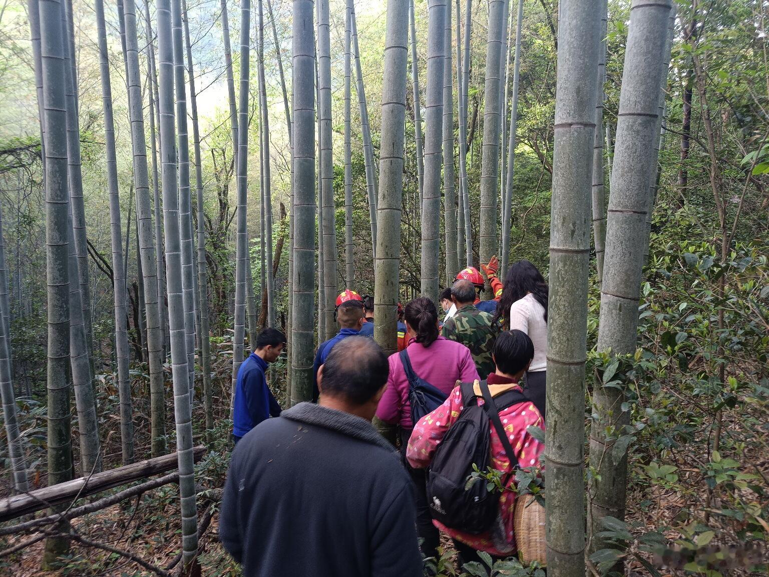 浙江众人合力暖心救援 总有这样一群人始终奔赴在群众需要的第一线，用行动守护万家平
