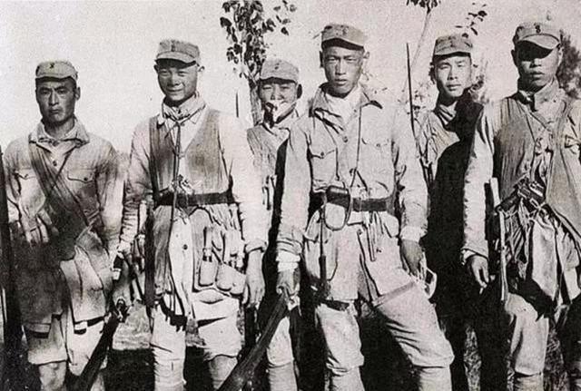 1943年，新四军团长汤景延带着手下600多名士兵向日伪军投诚，这时，新四军队友