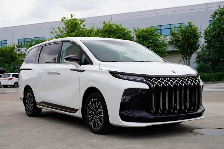 近日，东风风行官方透露，旗下全新车型——星海V9将于6月1日正式上市，新车定位中