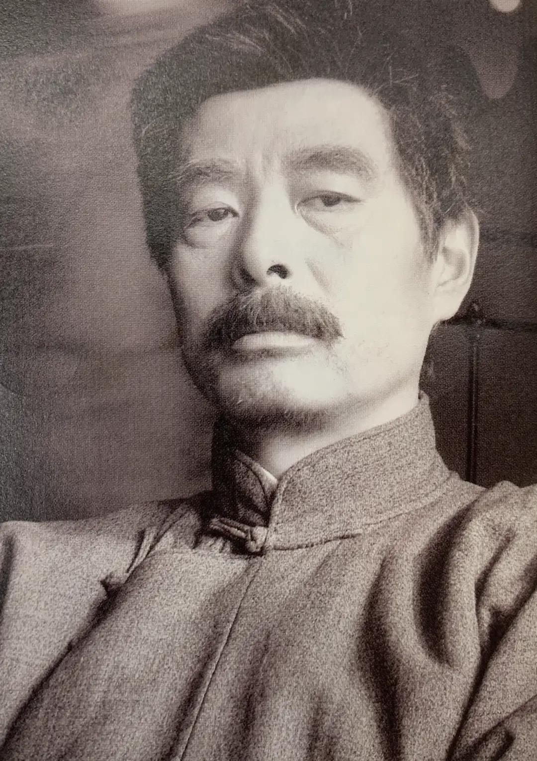 研究了大量历史人物后，我发现绝大多数大成者，多半都在少年时代就悟透了四个字“世事