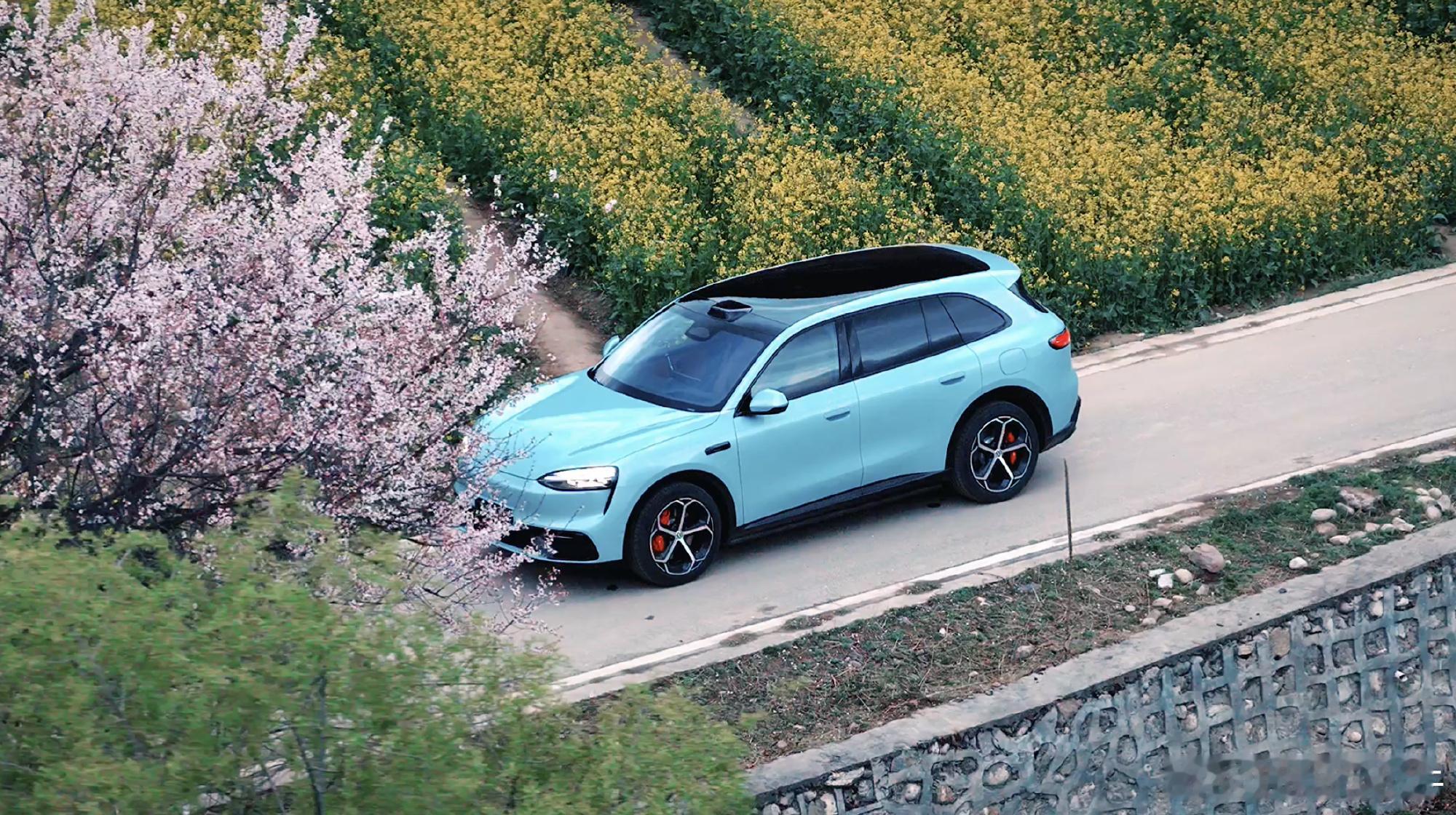 问界M6动态评测首发鸿蒙智行春季发布会重磅来袭！问界M6动态首测燃炸登场全系标配