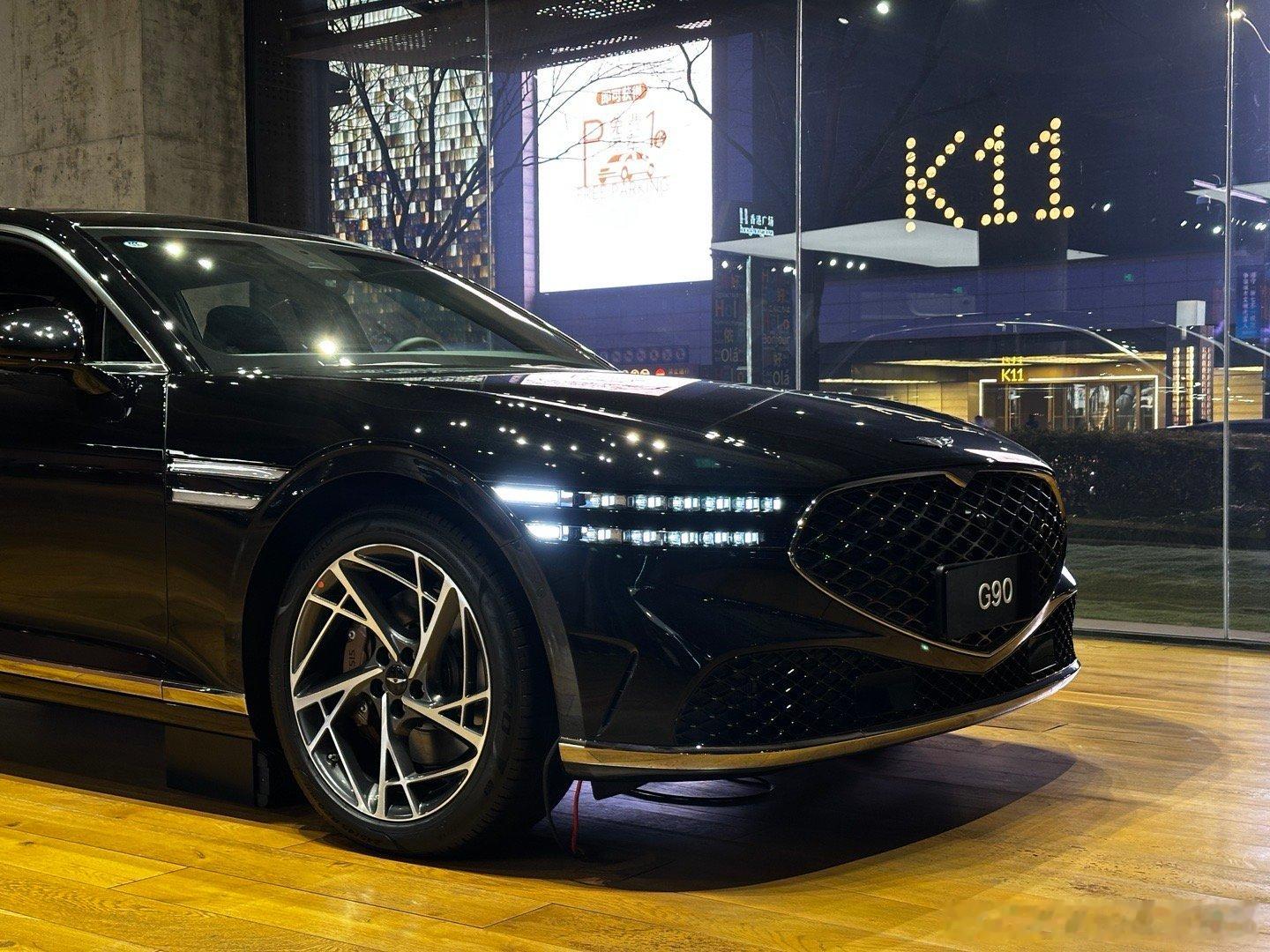 财阀的专属，捷尼赛斯 G90这可是对标宝马7系奔驰S级奥迪a8l 的行政级轿车。