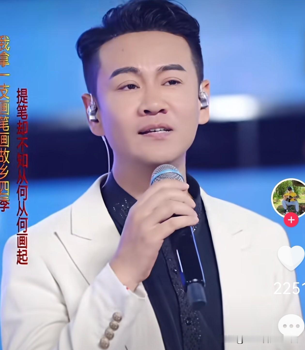评徐子崴《故乡的四季》

最近，小编刷到了歌手徐子崴的新作《故乡的四季》的演唱视