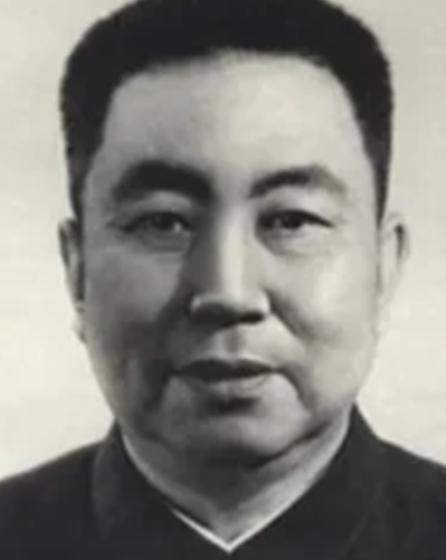 毛伟人曾评价华国锋，是他见过最老实的人。不过，令很多人意想不到的是，这个老实人在