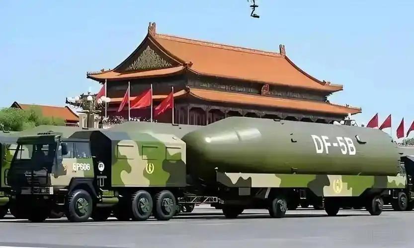 [月亮]伊朗越猛，越显中国底气！伊朗手里的“家伙事”，只是中国实力的冰山一角，所