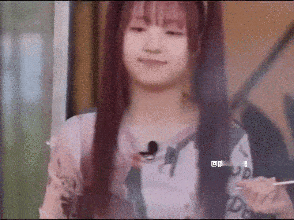 #韩女团成员拍摄中乳牙掉了#哈？韩女团成员UNIS Seowon拍摄时掉乳牙。。