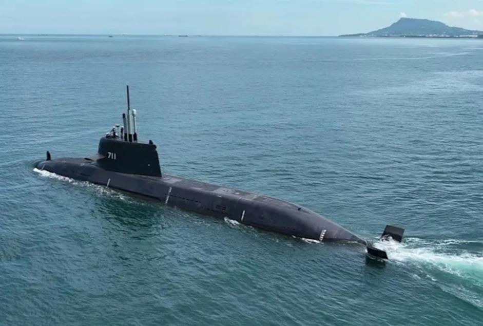 笑不活！台造“海鲲号”潜艇海测翻车：液压全失灵，靠人力摇舵返航
 
台自制潜艇“