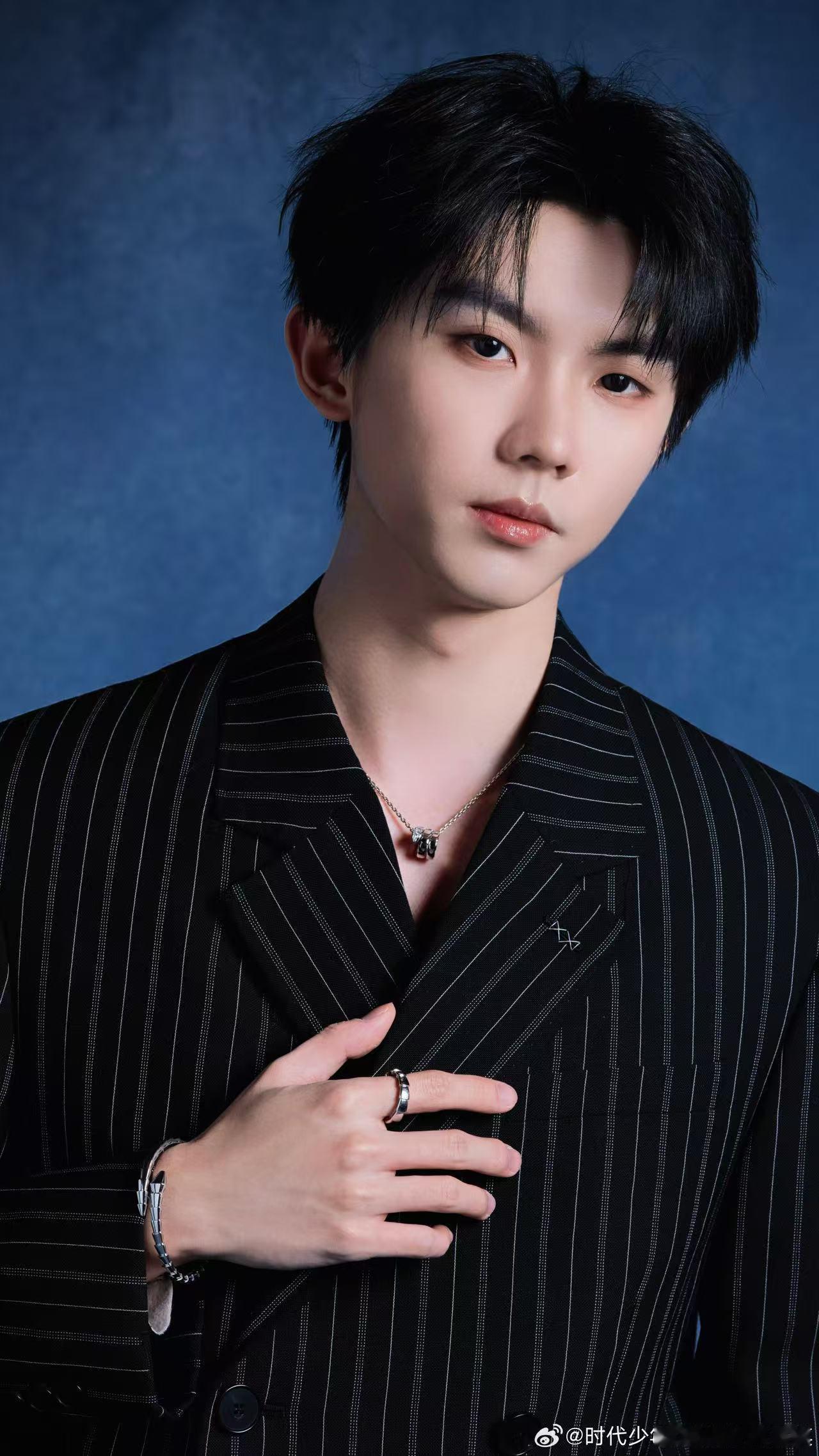 马嘉祺一千一万朵上线 打开剧就听到这首新歌，马嘉祺的声音一出来瞬间入戏，和剧情适