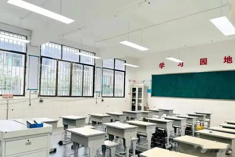 当江苏家长群被“提前学”通知刷屏，当孩子背着寒假作业的同时还揣着下册新教材，我们