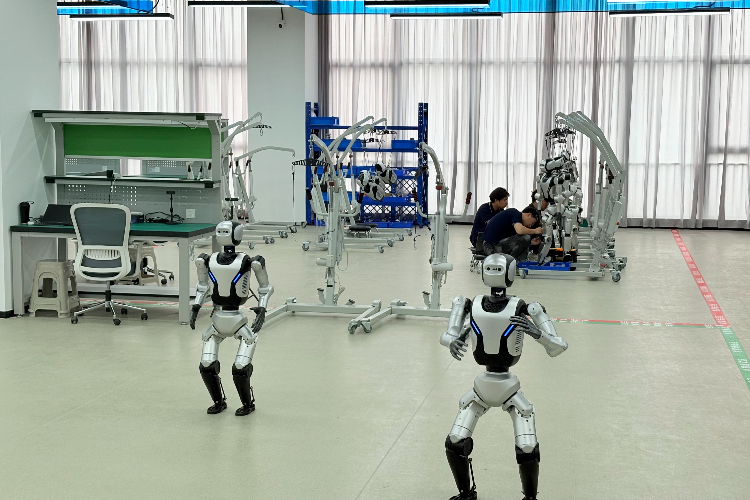 机器人量产快了！就在龙华！深圳首条人形机器人中试产线上线