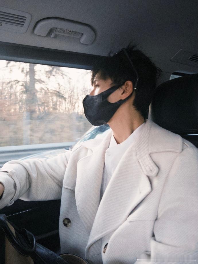 李昀锐拍的米兰太阳  李昀锐拍到了米兰太阳 李昀锐拍到米兰太阳，阳光洒下，充满希