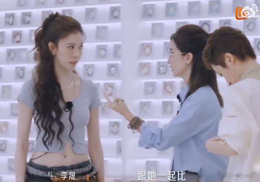 李晟 老鼠掉进米缸了 谁被李晟逛水晶城的快乐感染了？东海水晶城里她开启“老鼠进米