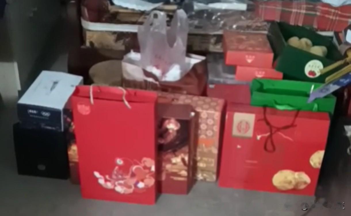 年过完了，家里这堆礼品、年货怎么处理呀？
年年都是这样，少了人民币，多了一堆自己