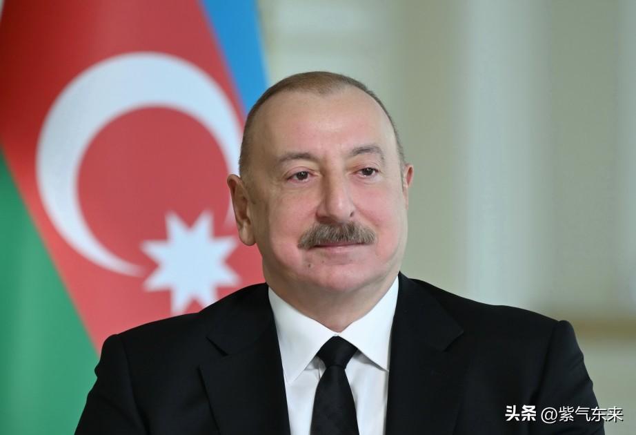 阿塞拜疆总统阿利耶夫表示，世界上只有两个两极大国中国和美国，不存在第三个国家。