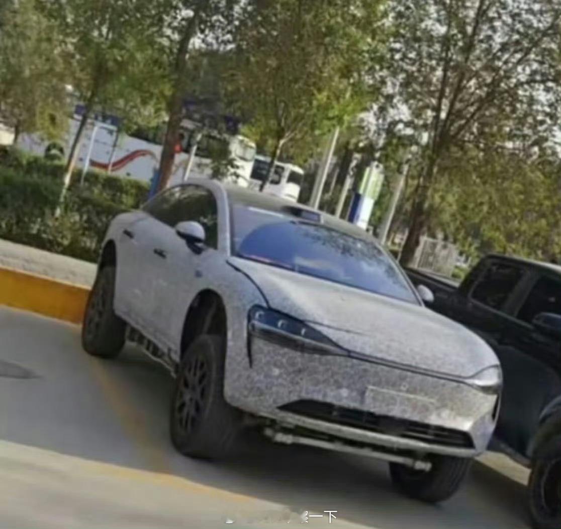 享界明年规划的硬派SUV就是这玩意儿，不过是还套着S9的壳测试，北汽毕竟是有造真