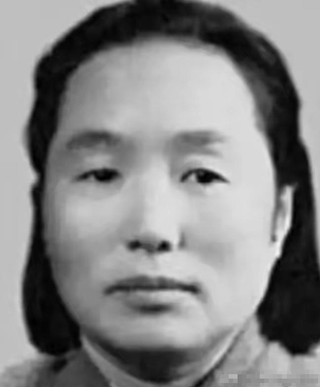 1937年，地主王学文发现一20岁女兵躺在家门口，见四下无人，他一下将女兵扛到了