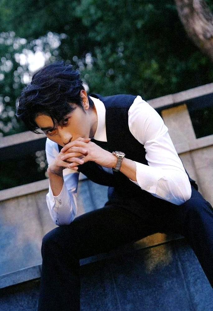 刘萧旭从跑龙套到日薪五万，只用了短剧《盛夏芬德拉》。  
 

这部剧上线18天