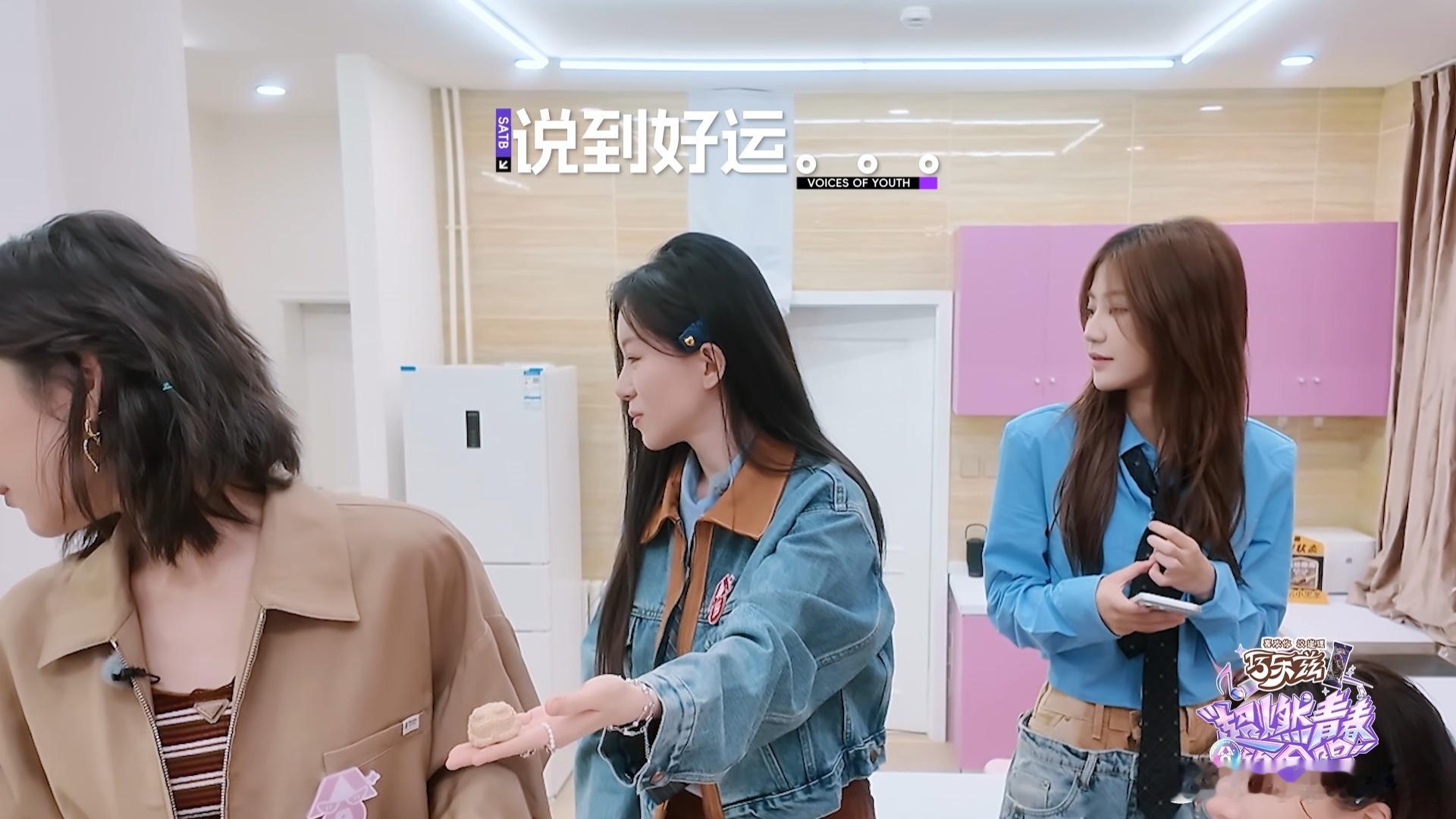 高瑞璇的幸运物是孙颖莎册子 孙颖莎面对强敌永远冷静沉稳，这份强大的大心脏特质深深