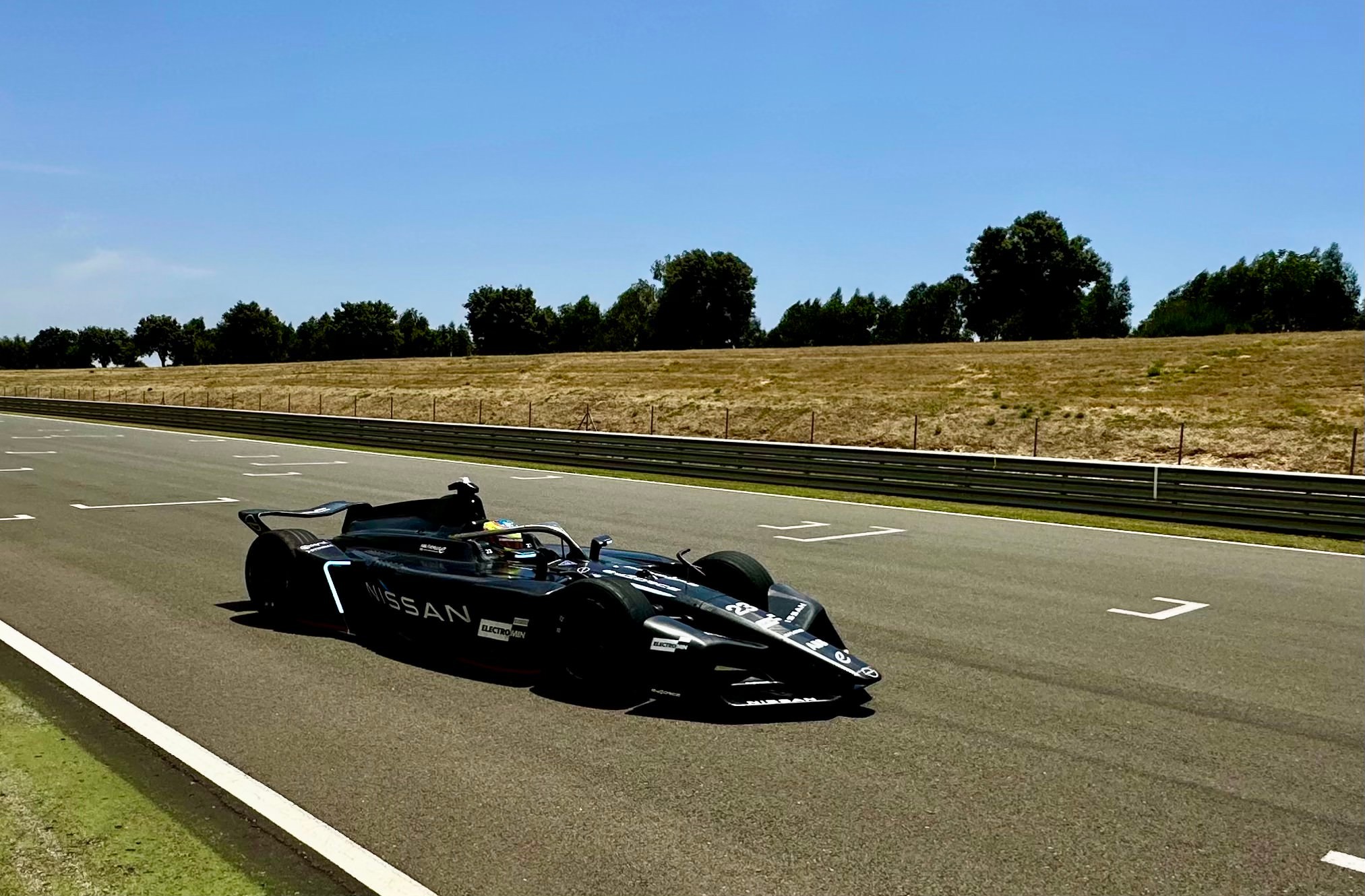 FormulaE 罗兰德测试了日产的 GEN4 赛车 