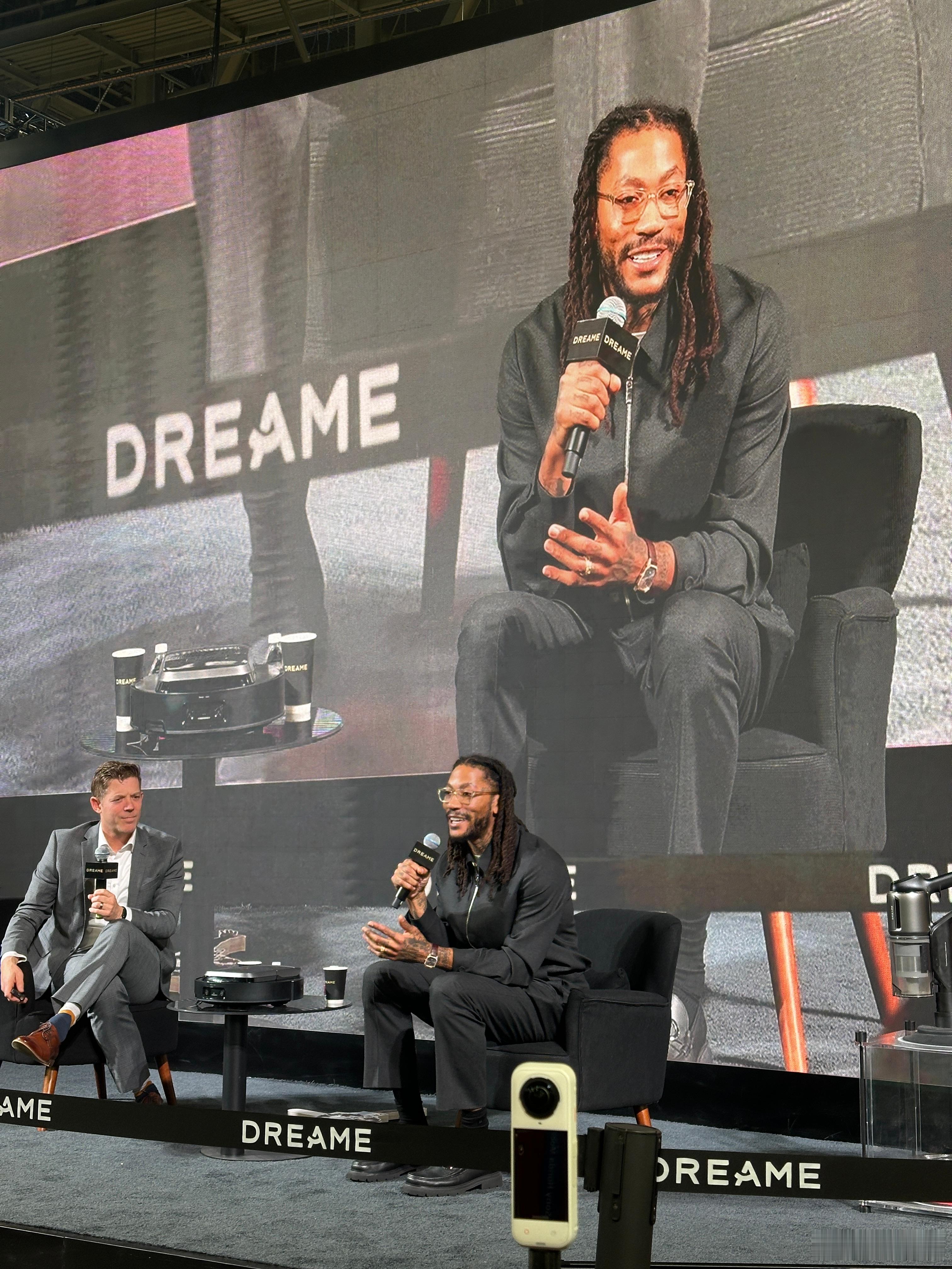 Derrick Rose everybody！ （他用追觅烫的头发吗 美国·拉斯