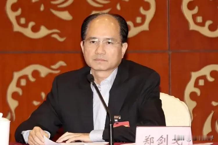 愚人节刚过，当了4年汕头市长的郑剑戈被查！

刚刚，权威微信公众号“南粤清风”发