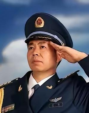 戴旭最近又被围攻了，就因为说军演别过度公开，容易泄密。
一帮人追着骂，说他故意唱