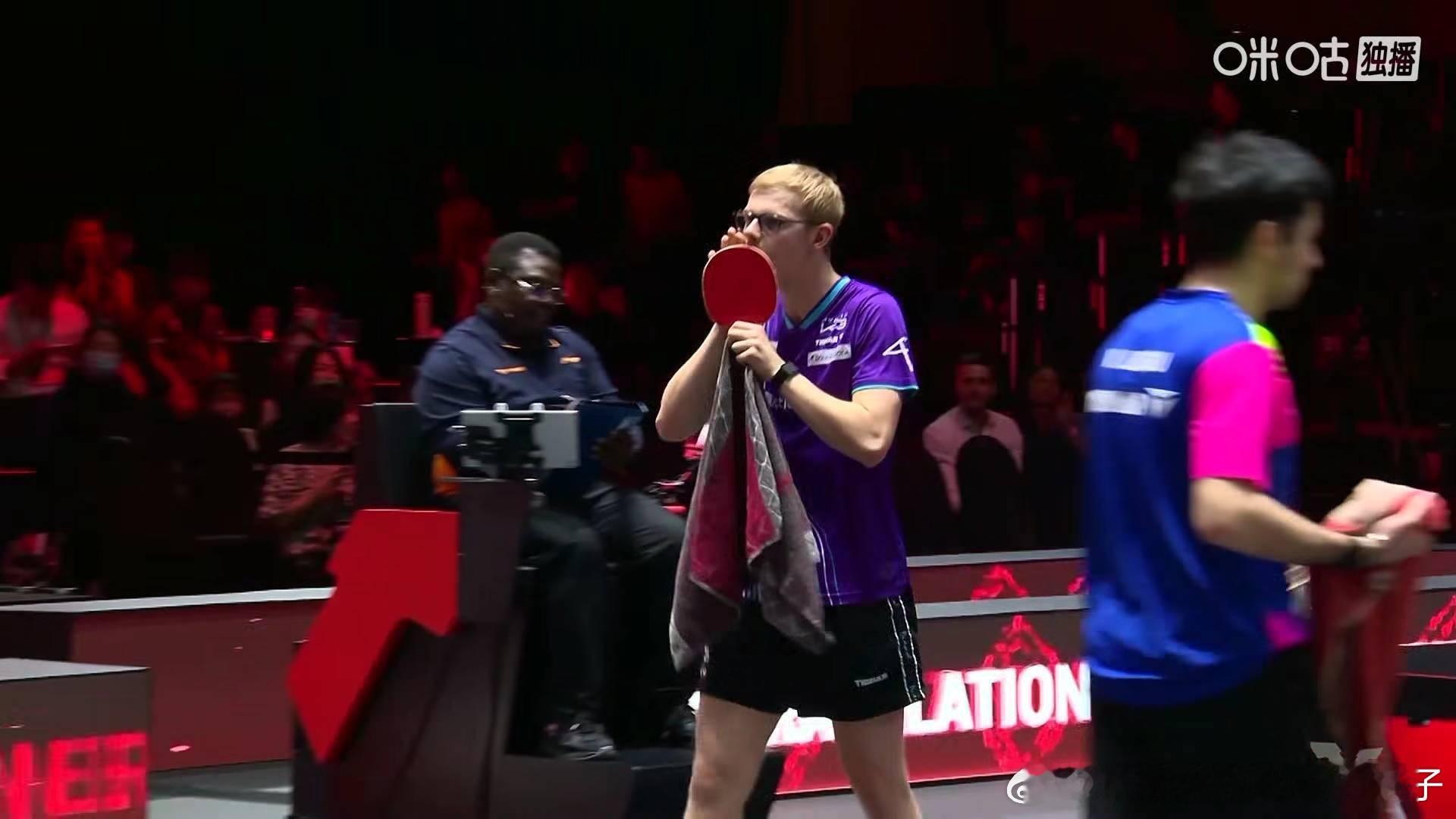 菲利克斯勒布伦3比0乌尔苏（7，5，2）晋级2026WTT新加坡大满贯男单十六强