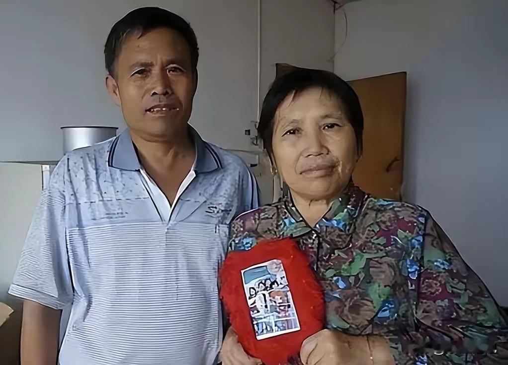 湖南一男子丧偶后，经人介绍娶带一女的妻子，哪知，男人干活回来后，只见妻子与一男人