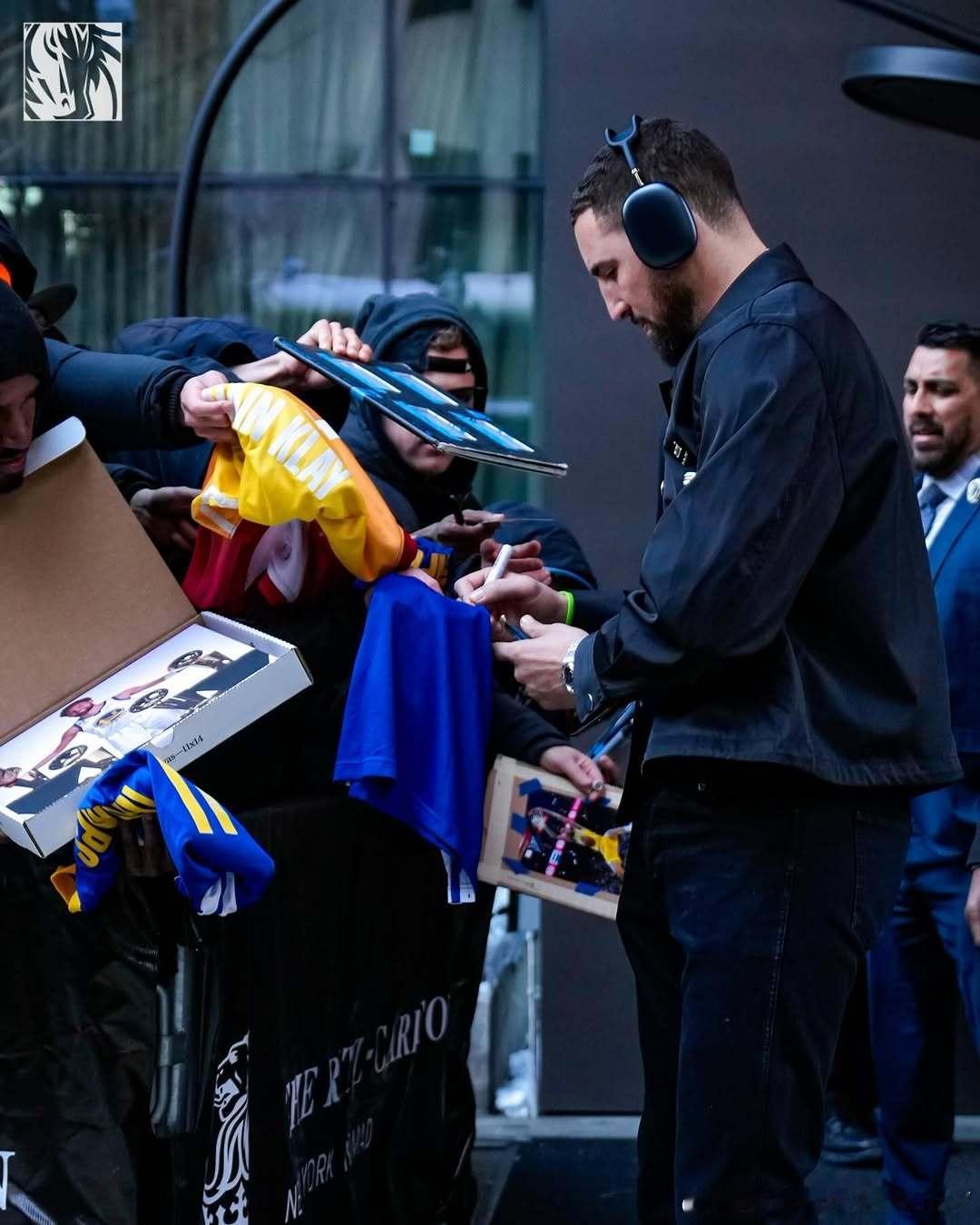 常规赛第5️⃣8️⃣场 独行侠客场对阵篮网你汤的球员通道克莱内心os: 还是纽约