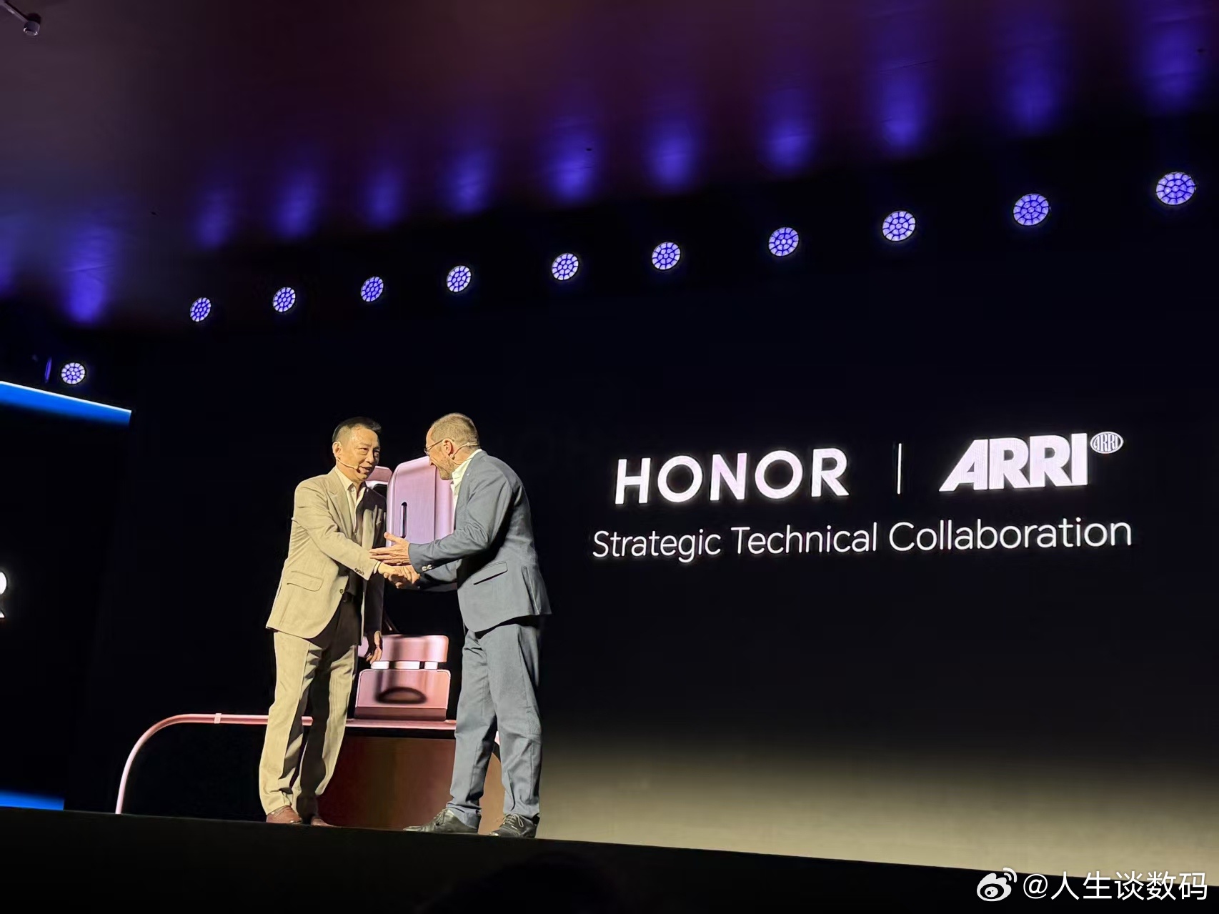 荣耀与享誉全球的影像设备品牌阿莱（ARRI）宣布将展开战略技术合作，双方将携手为