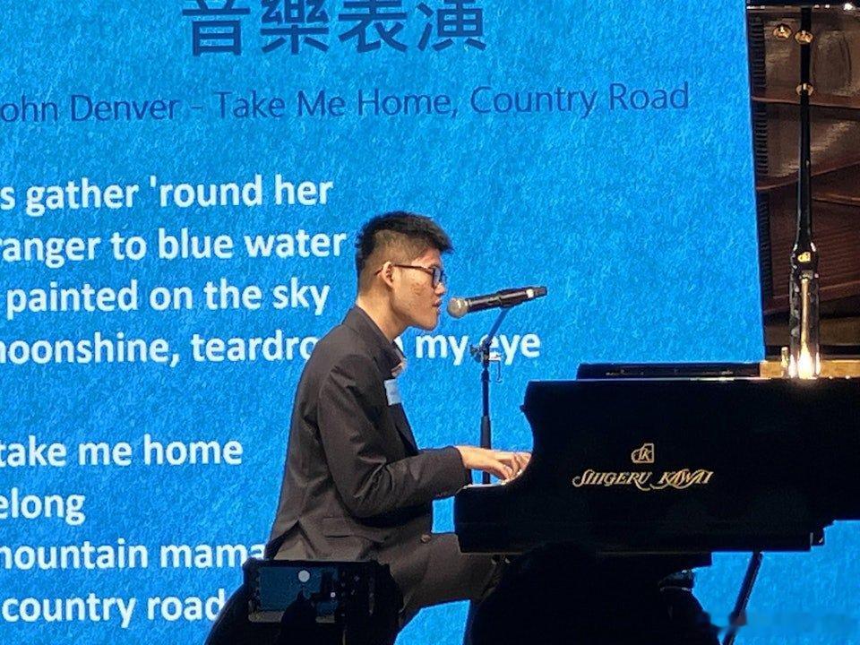陳錦鴻曾為TVB當家小生，一直都被認證為演技超強男星，曾參演不少劇集，包括《創世