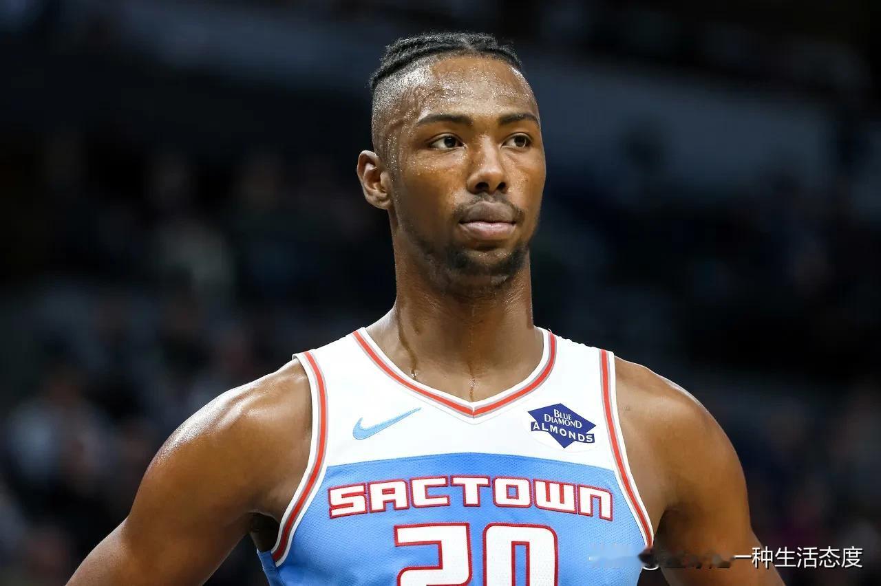 #NBA# 湖人和贾尔斯签下双向合同！伍德和卡斯尔顿受伤，湖人签下贾尔斯以补充中