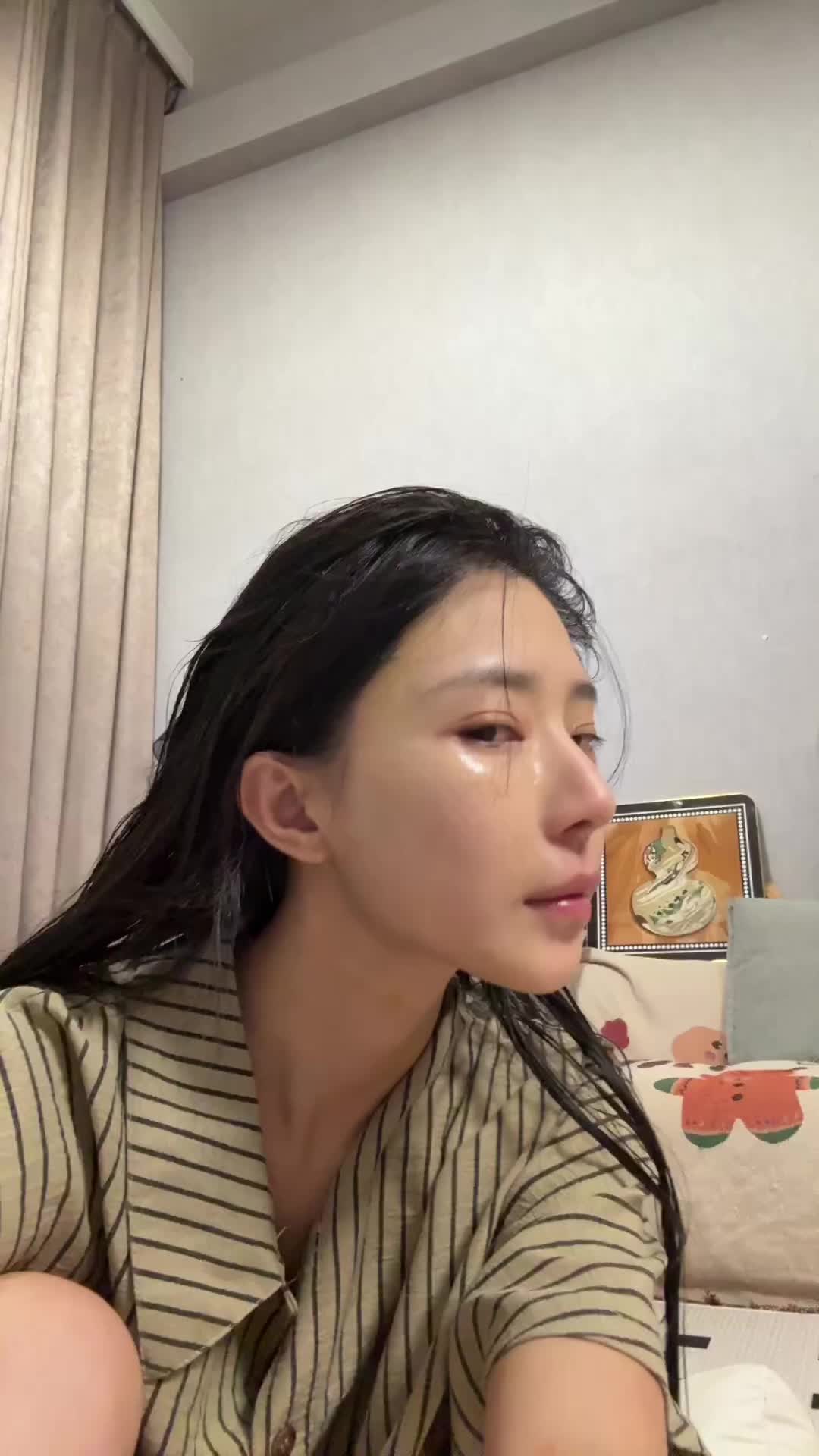 一定要是他么 我不可以么？   （是谁想看素颜来着）