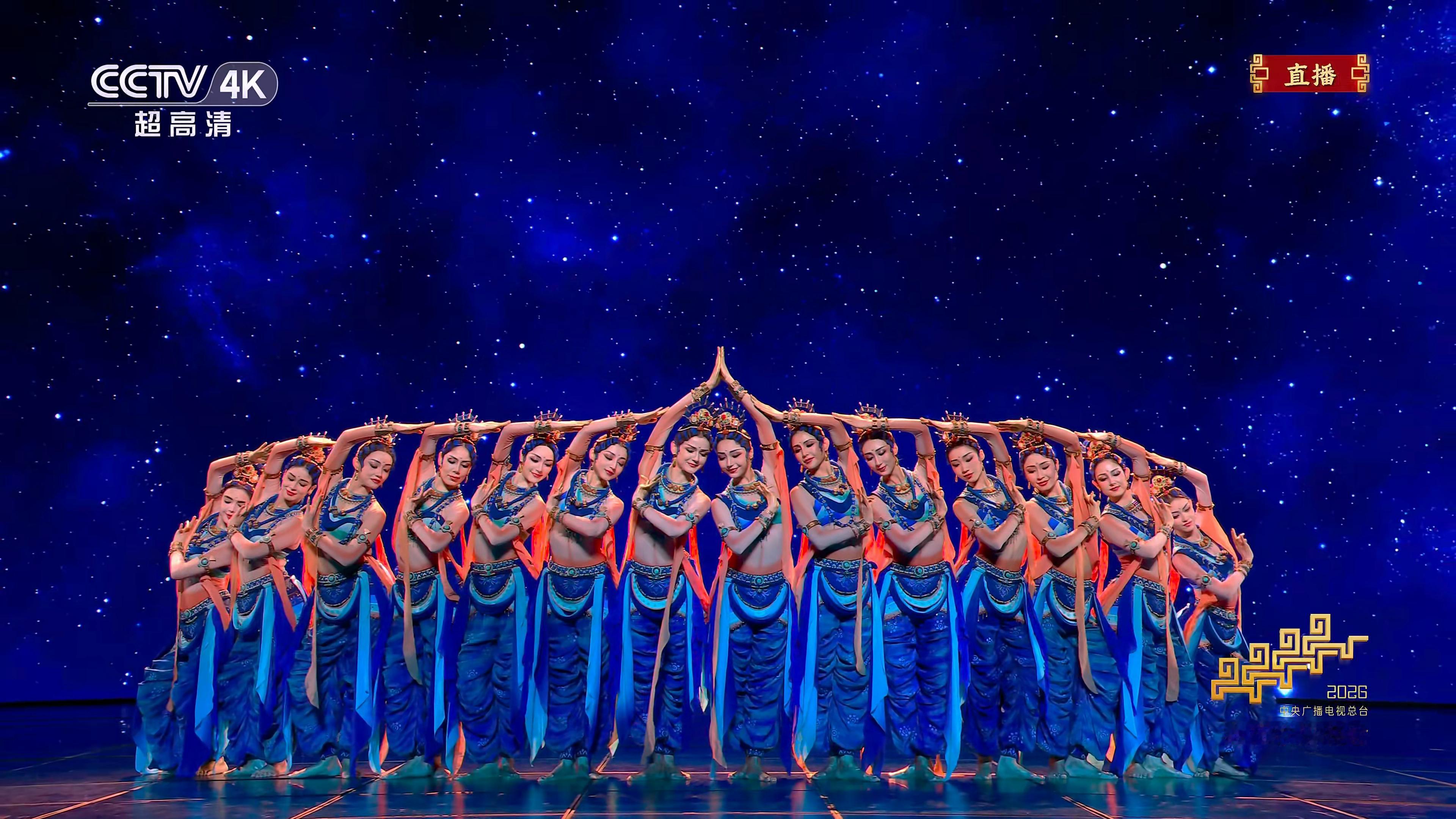 春晚今晚第一个让人眼前一亮的节目——《丝路古韵》！好美啊~~~