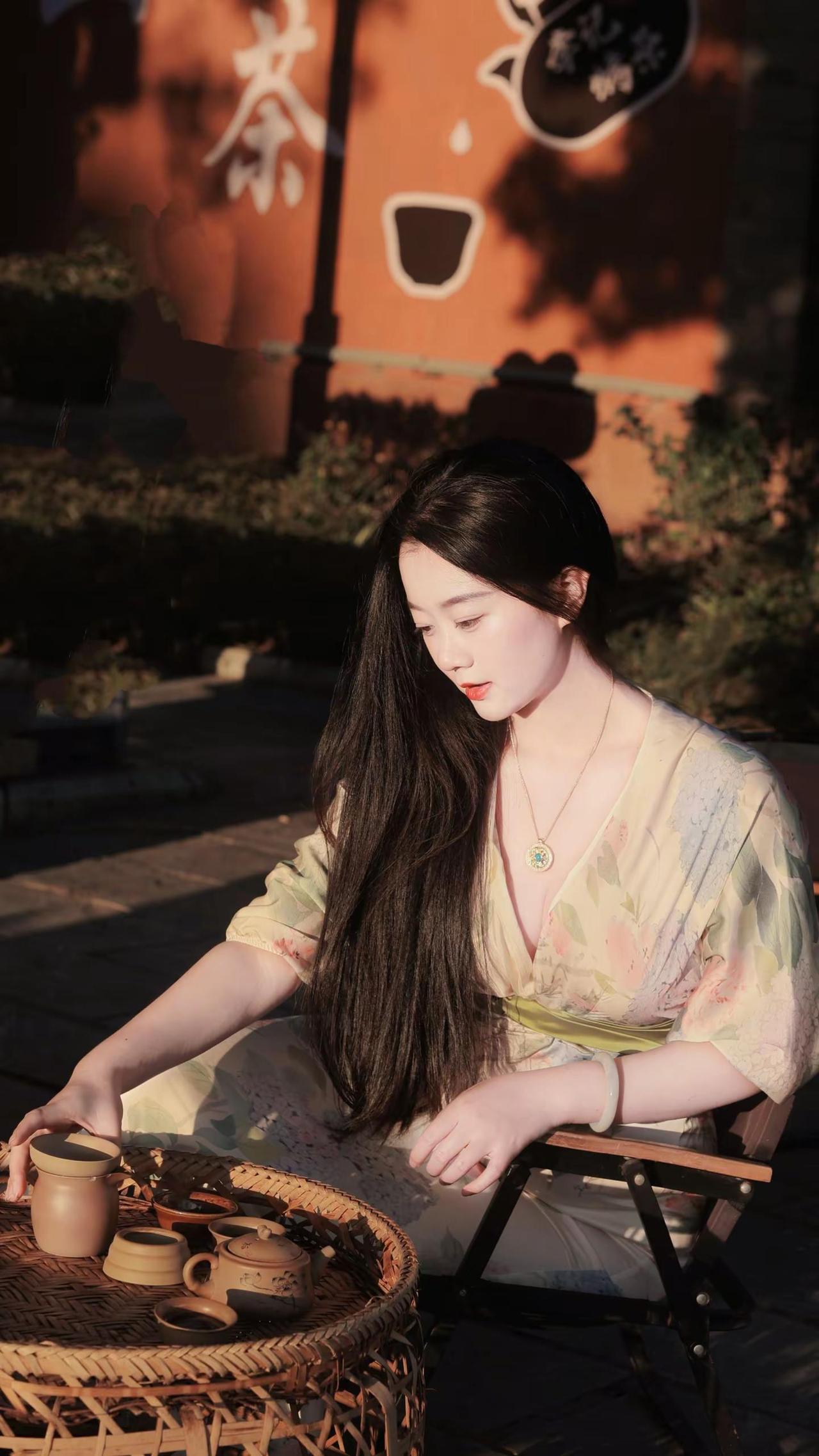 烹茶一盏，皆悟大道至简杯中方寸，皆是可有可无心间最念，从来都是真诚