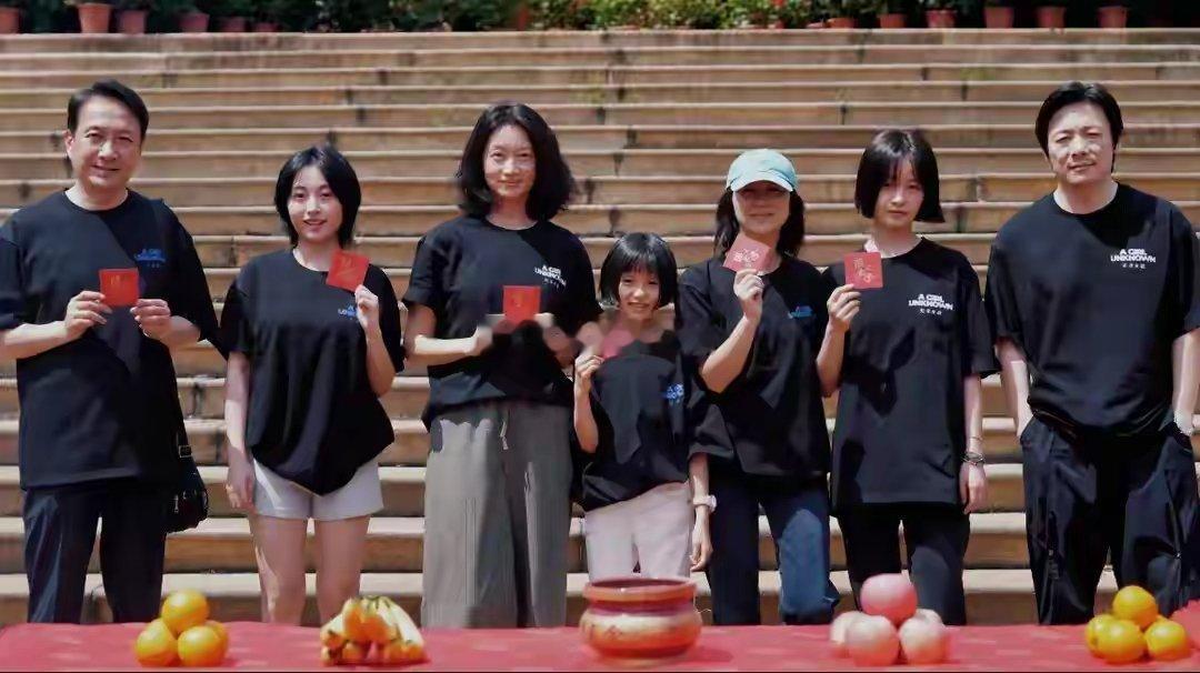 4月21日，电影《无名女孩》举行了开机仪式，该片由李庚希、祖峰、沈佳妮主演。刚在
