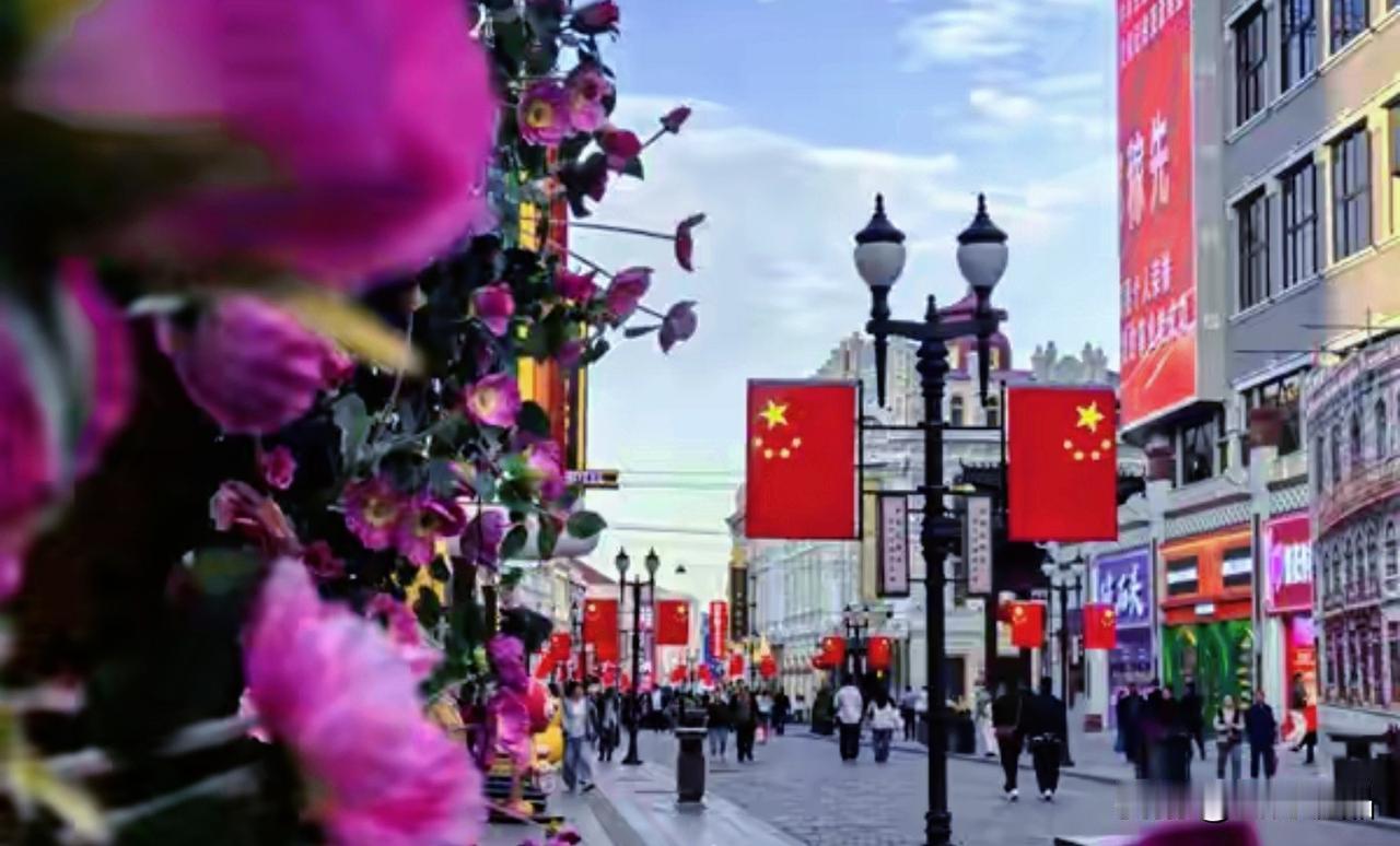 全体哈尔滨市民及游客请注意，冰城满城中国红迎双节
 
中秋国庆快要到了，哈尔滨大