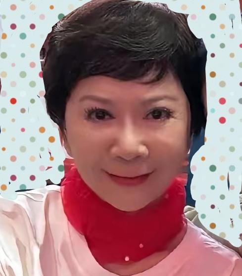 六十五岁的蔡明真年轻。