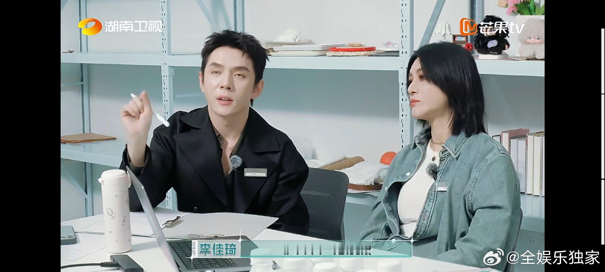 尚雯婕尚雯婕看李佳琦时眼里有光尚尚姐虚心学习认真钻研的样子真的妥妥职场精英自律又