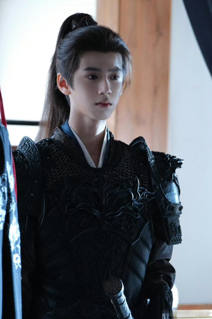 让林子烨演少年将军的是天才林子烨留下了十四岁最战损的样子🏹高马尾随风轻晃，盔甲