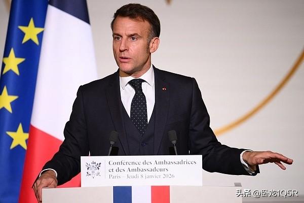 欧洲最近有点意思，法国人突然跑到天寒地冻的格陵兰岛去凑热闹了。

当地时间1月1