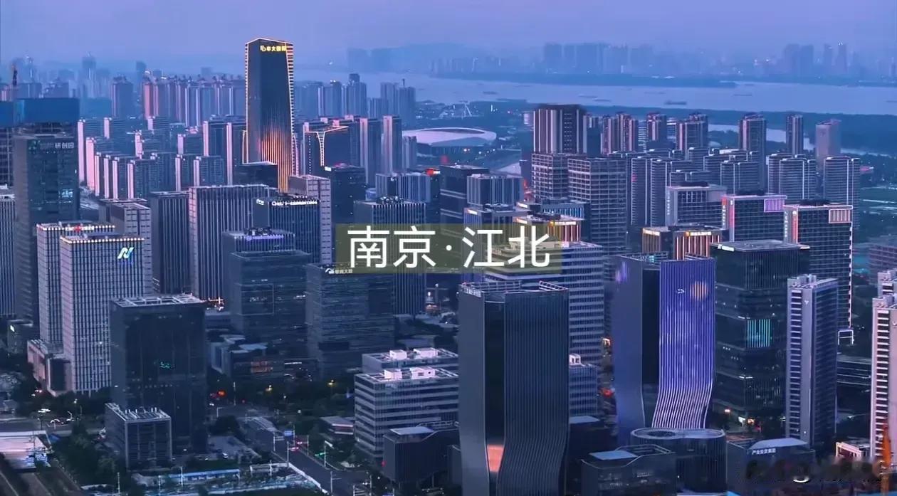 南京桥北地区在过去20年里的发展确实令人瞩目，从物流仓库到现代化新城大楼的转变，