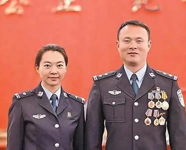 云南特警邹路遥曾在执行任务时失联，后被判死亡，86天后妻子石琛却收到境外陌生信息