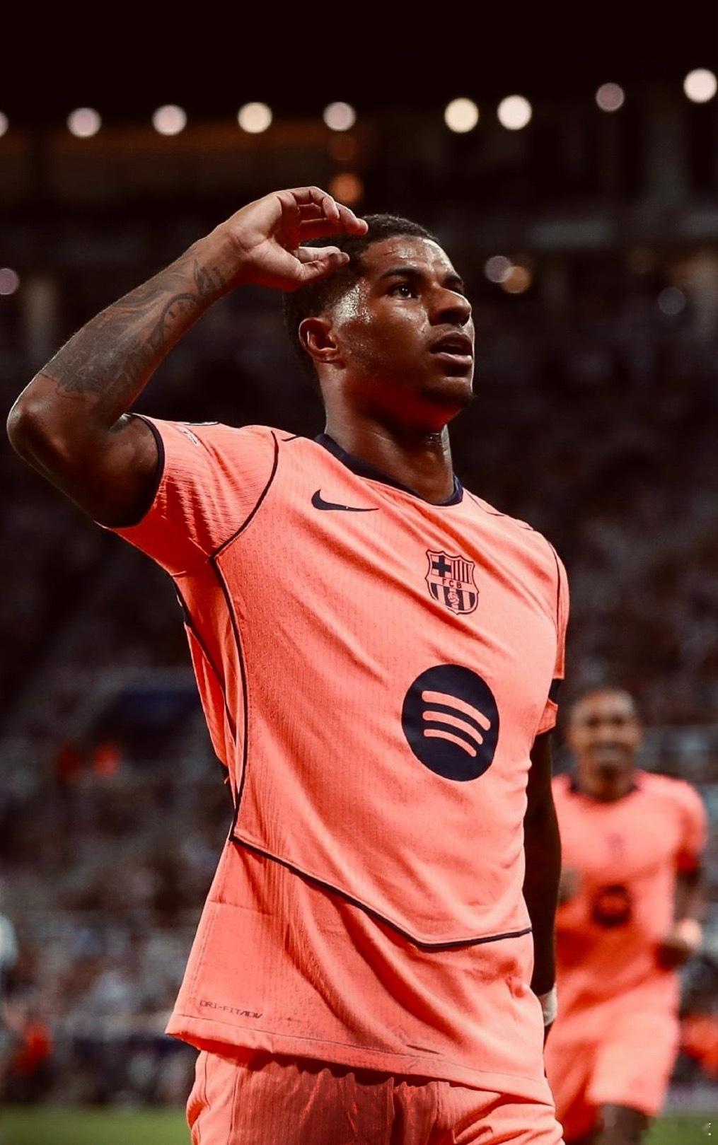 曼联肠子悔青！拉什福德2600万白菜价，身价已飙5000万据《镜报》消息，曼联高