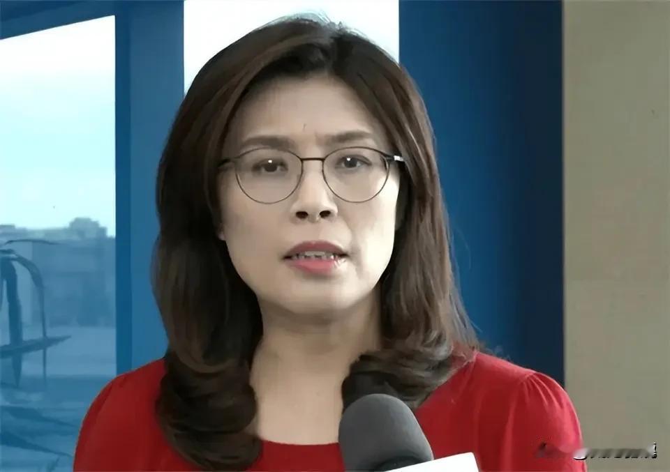 郑丽文访美之际惊爆言论：“大陆是亲人，美国是恩人。”两岸关系该如何破局？
 
 